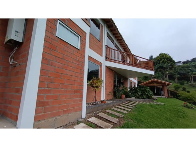 Casa de 4 alcobas en venta en Mampuesto, Rionegro, 350 m² · foto 2 de 24