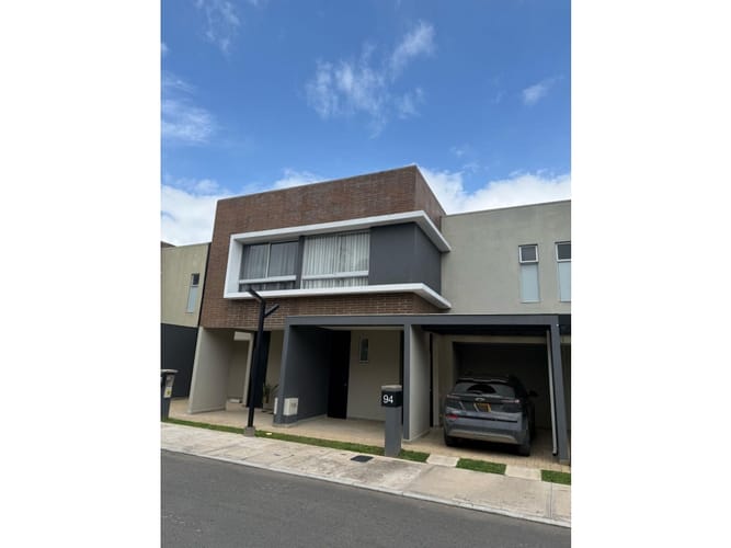 Casa de 3 alcobas en venta en La Milagrosa, La Ceja, 121 m² · foto 2 de 10