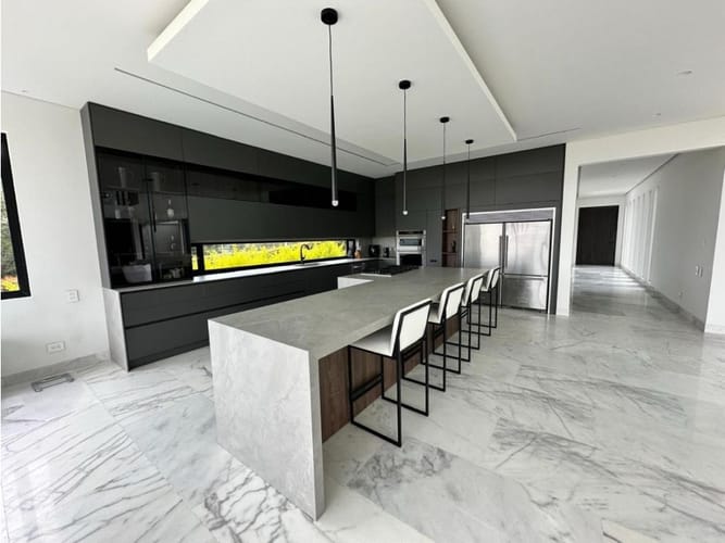 Casa de 7 alcobas en venta en El Tablazo, Rionegro, 1000 m² · foto 2 de 24
