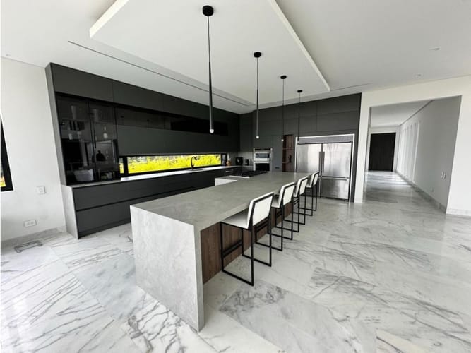 Casa de 7 alcobas en venta en El Tablazo, Rionegro, 1000 m² · foto 3 de 24