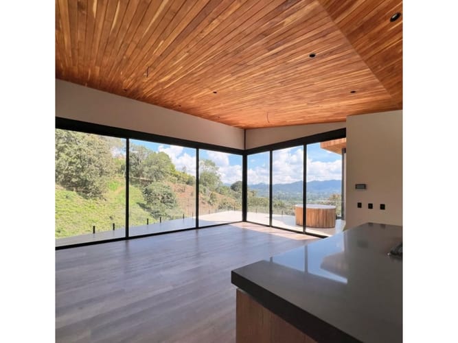 Casa de 5 alcobas en venta en El Retiro, 409 m² · foto 2 de 24