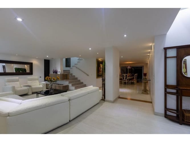 Casa de 5 alcobas en venta en El Poblado, Candelaria, 538 m² · foto 4 de 21