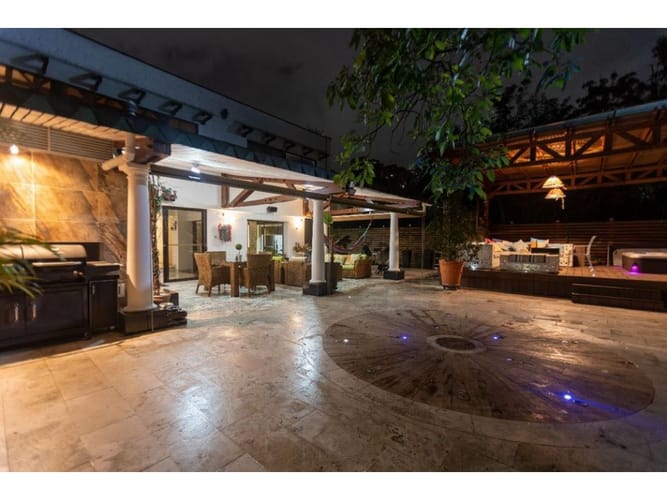 Casa de 5 alcobas en venta en El Poblado, Candelaria, 538 m² · foto 7 de 21
