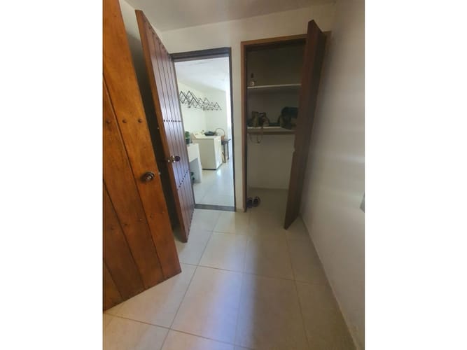 Casa de 4 alcobas en venta en Medellín, 330 m² · foto 4 de 24