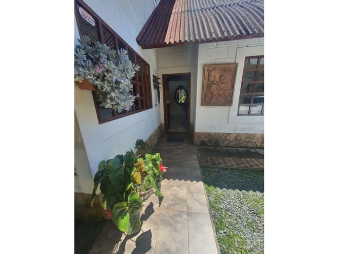 Casa de 4 alcobas en venta en Medellín, 330 m² · foto 12 de 24