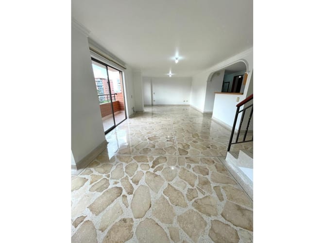 Apartamento de 4 alcobas en venta en Medellín, 154 m² · foto 1 de 15