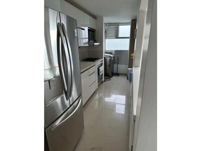 Apartamento de 3 alcobas en arriendo en El Poblado, Medellín, 74 m² · foto 2 de 11