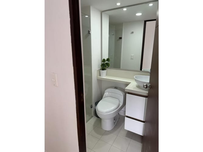 Apartamento de 3 alcobas en arriendo en El Poblado, Medellín, 74 m² · foto 8 de 11
