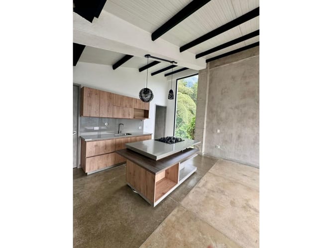 Casa de 4 alcobas en venta en El Esclavo, Medellín, 310 m² · foto 1 de 24