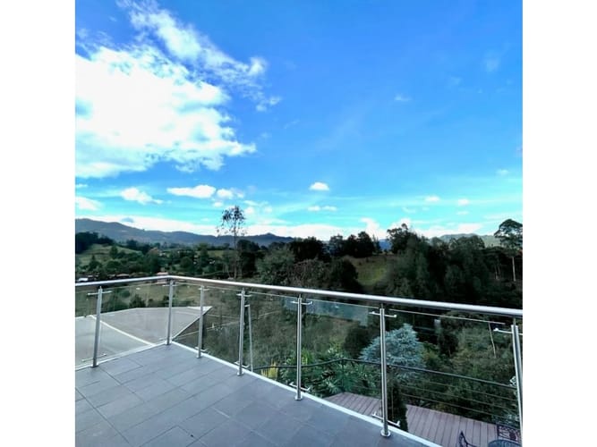 Casa de 4 alcobas en venta en El Retiro, 241 m² · foto 4 de 9