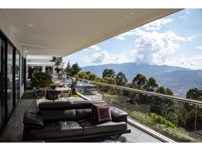 Casa de 8 alcobas en venta en Asomadera No.3, Medellín, 1800 m² · foto 14 de 24