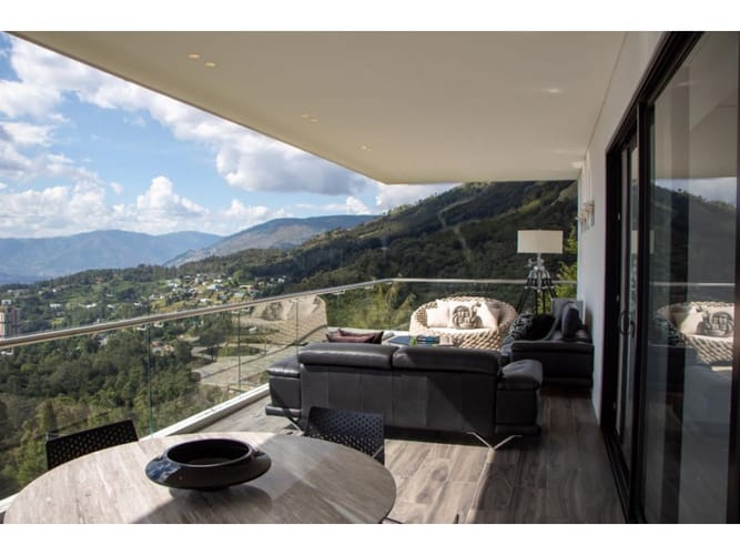 Casa de 8 alcobas en venta en Asomadera No.3, Medellín, 1800 m² · foto 17 de 24