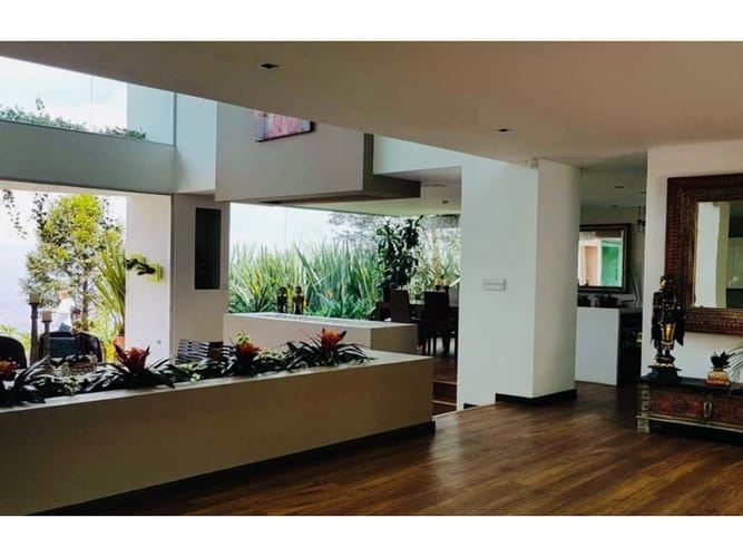Casa de 4 alcobas en venta en Vía Las Palmas, Medellín, 590 m² · foto 2 de 8