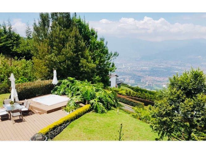 Casa de 4 alcobas en venta en Vía Las Palmas, Medellín, 590 m² · foto 3 de 8