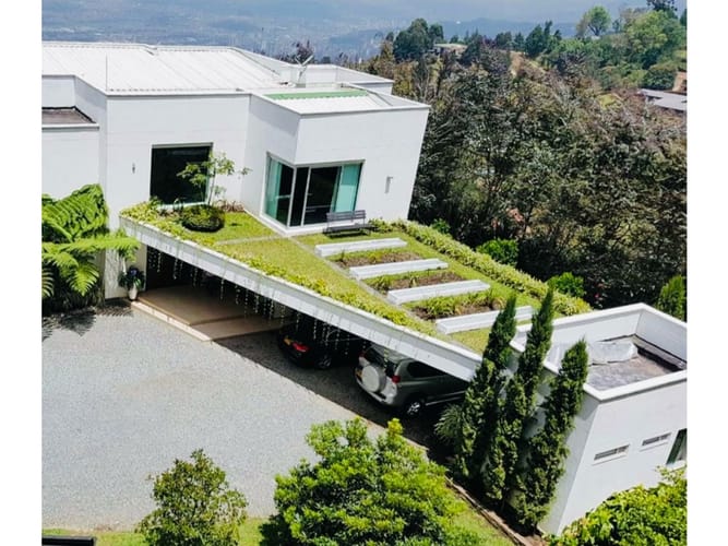 Casa de 4 alcobas en venta en Vía Las Palmas, Medellín, 590 m² · foto 4 de 8