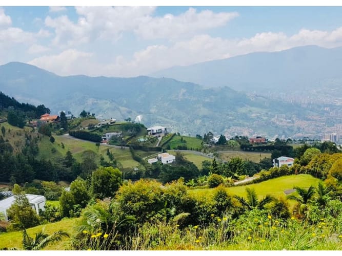 Casa de 4 alcobas en venta en Vía Las Palmas, Medellín, 590 m² · foto 7 de 8
