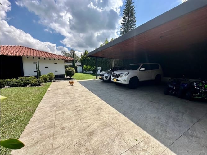 Casa de 3 alcobas en venta en Llano Grande, Rionegro, 300 m² · foto 5 de 7
