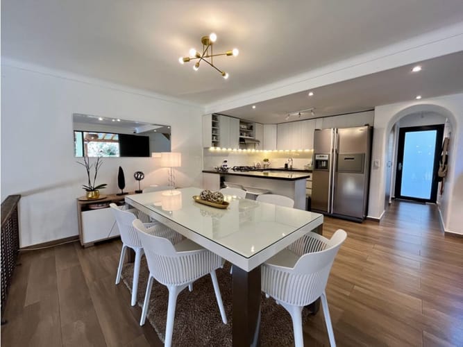 Casa de 5 alcobas en venta en La Macarena, Rionegro, 722 m² · foto 2 de 24