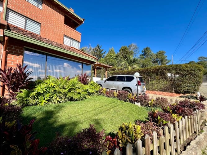 Casa de 5 alcobas en venta en La Macarena, Rionegro, 722 m² · foto 3 de 24