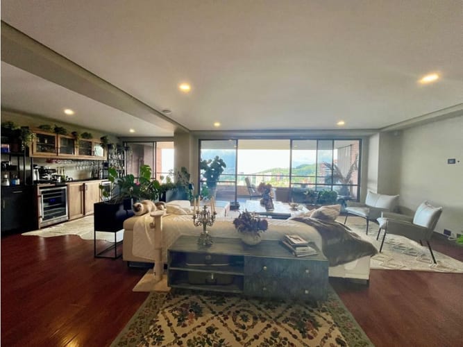 Apartamento de 3 alcobas en arriendo en El Tesoro, Medellín, 260 m² · foto 4 de 24