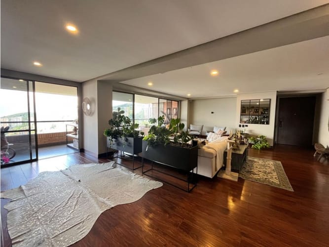 Apartamento de 3 alcobas en arriendo en El Tesoro, Medellín, 260 m² · foto 12 de 24