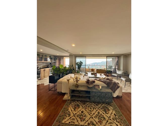 Apartamento de 3 alcobas en arriendo en El Tesoro, Medellín, 260 m² · foto 15 de 24