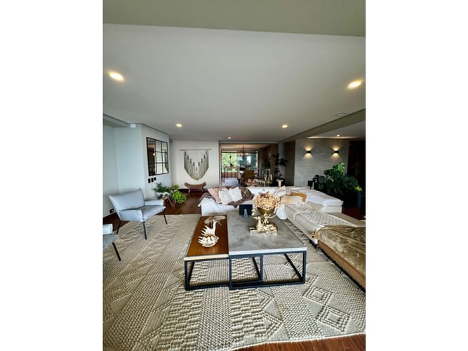 Apartamento de 3 alcobas en arriendo en El Tesoro, Medellín, 260 m² · foto 16 de 24