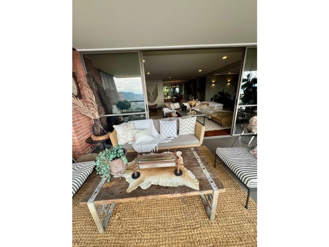 Apartamento de 3 alcobas en arriendo en El Tesoro, Medellín, 260 m² · foto 18 de 24