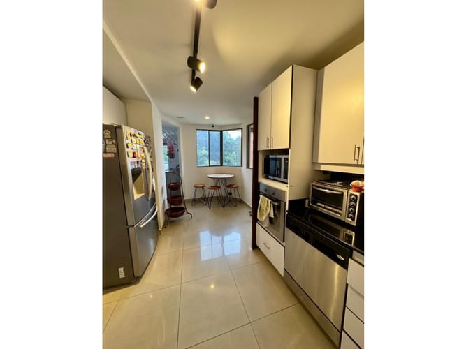 Apartamento de 3 alcobas en arriendo en El Tesoro, Medellín, 260 m² · foto 19 de 24