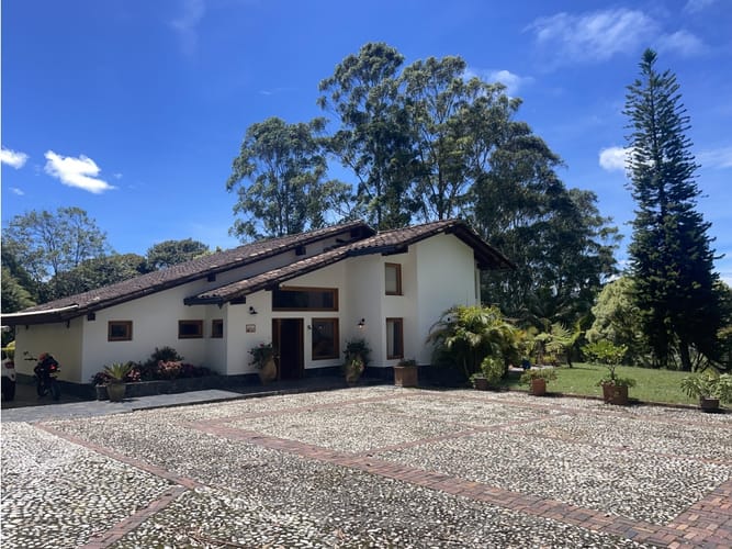 Casa de 6 alcobas en venta en Quirama, La Ceja, 400 m² · foto 2 de 24