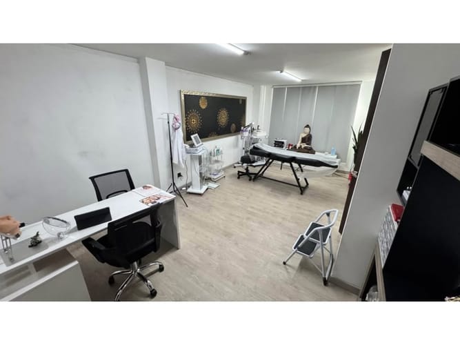 Casa de 5 alcobas en venta en Aranjuez, Sabaneta, 216 m² · foto 3 de 10