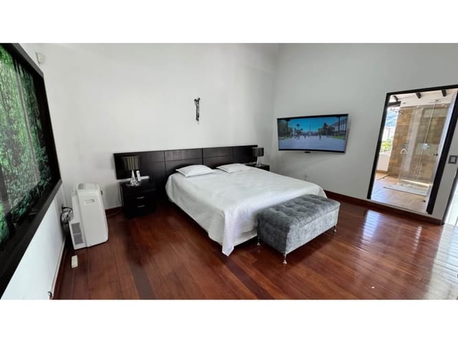 Casa de 5 alcobas en venta en Aranjuez, Sabaneta, 216 m² · foto 4 de 10