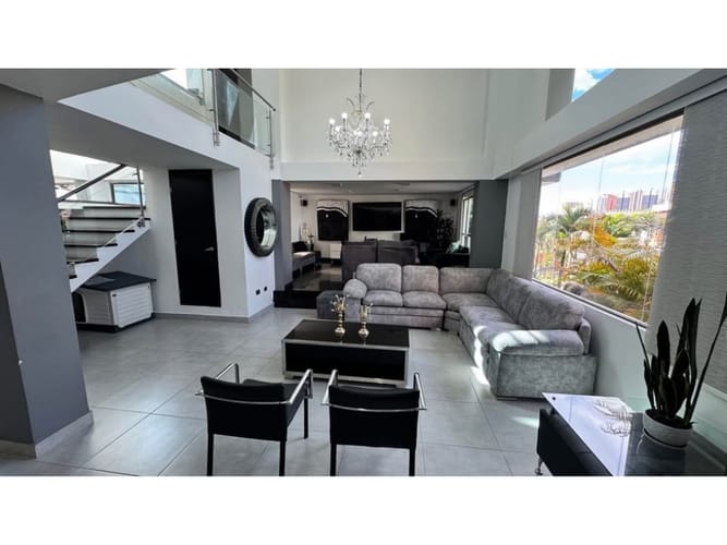 Casa de 5 alcobas en venta en Aranjuez, Sabaneta, 216 m² · foto 7 de 10