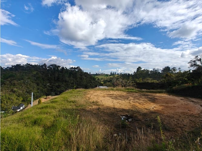 Lote en venta en La Mosquita, Guarne, 1260 m² · foto 2 de 9