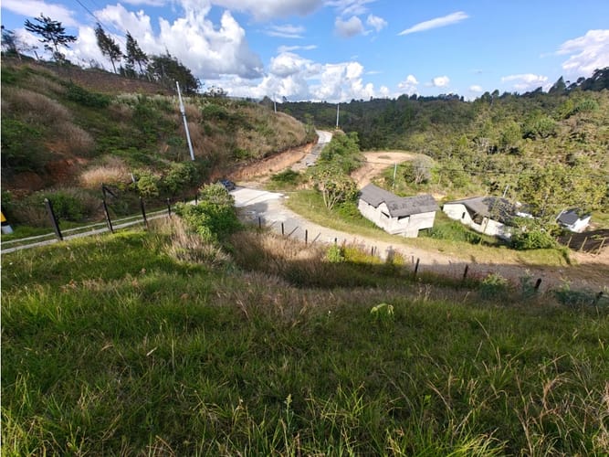 Lote en venta en La Mosquita, Guarne, 1260 m² · foto 3 de 9