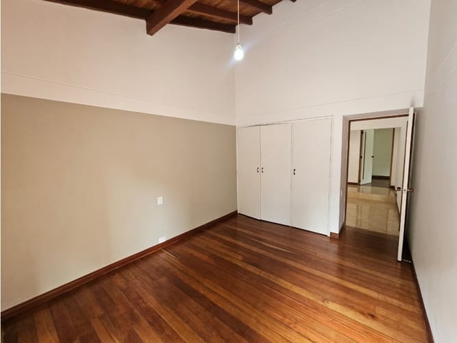 Casa de 4 alcobas en arriendo en El Tesoro, Medellín, 250 m² · foto 7 de 24