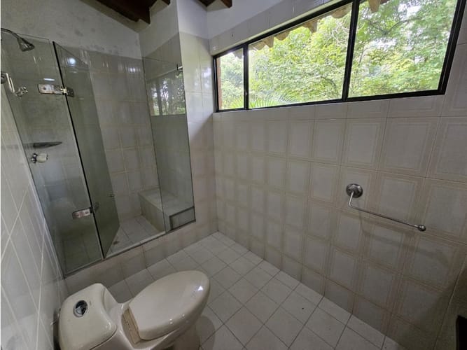 Casa de 4 alcobas en arriendo en El Tesoro, Medellín, 250 m² · foto 10 de 24