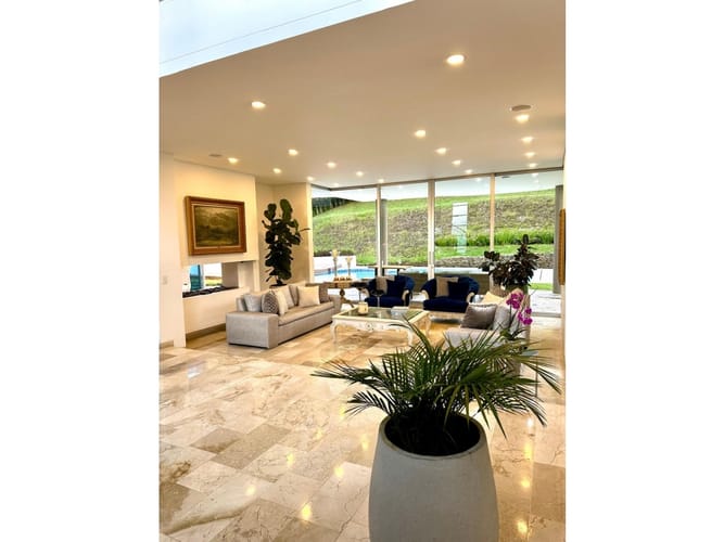 Casa de 4 alcobas en venta en Las Palmas, Medellín, 360 m² · foto 4 de 24