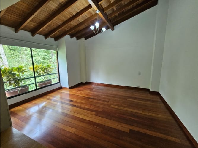 Casa de 4 alcobas en arriendo en El Tesoro, Medellín, 250 m² · foto 16 de 24
