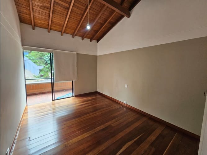 Casa de 4 alcobas en arriendo en El Tesoro, Medellín, 250 m² · foto 17 de 24