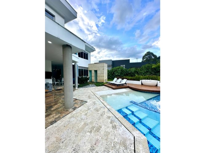 Casa de 4 alcobas en venta en Las Palmas, Medellín, 360 m² · foto 19 de 24
