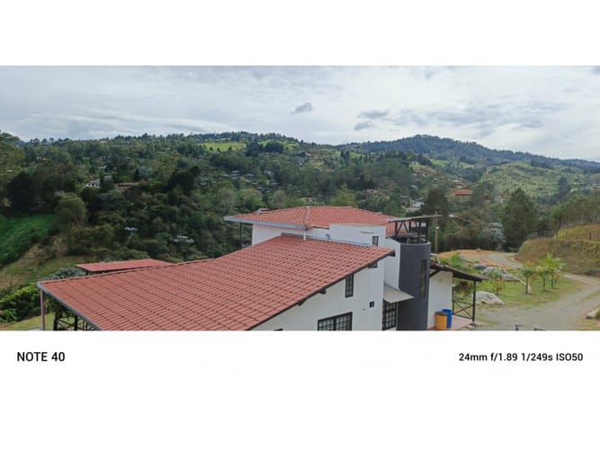 Casa de 4 alcobas en venta en El Salado, Guarne, 290 m² · foto 2 de 23