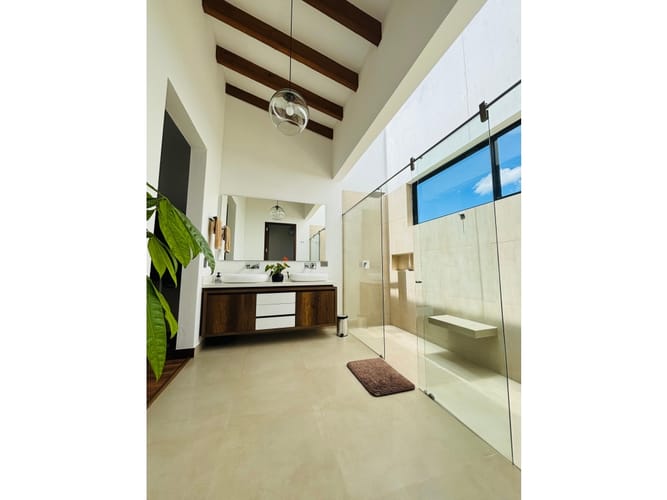 Casa de 4 alcobas en venta en Guamito, La Ceja, 377 m² · foto 4 de 24