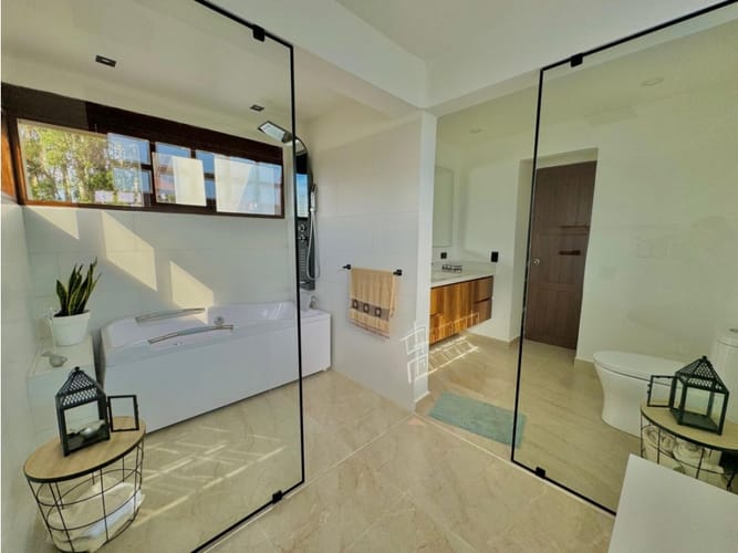 Casa de 5 alcobas en venta en Llano Grande, Rionegro, 450 m² · foto 8 de 24