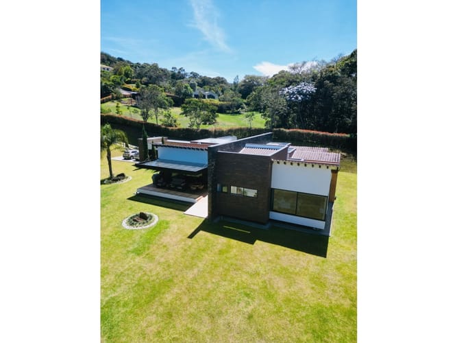 Casa de 4 alcobas en venta en Guamito, La Ceja, 377 m² · foto 7 de 24