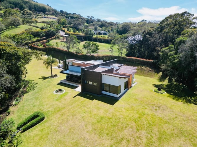 Casa de 4 alcobas en venta en Guamito, La Ceja, 377 m² · foto 19 de 24