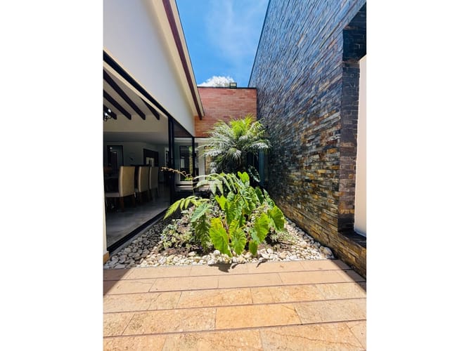 Casa de 4 alcobas en venta en Guamito, La Ceja, 377 m² · foto 23 de 24