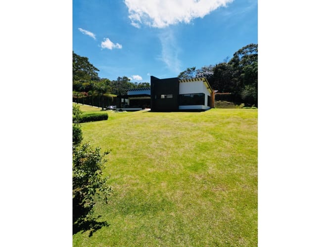 Casa de 4 alcobas en venta en Guamito, La Ceja, 377 m² · foto 24 de 24