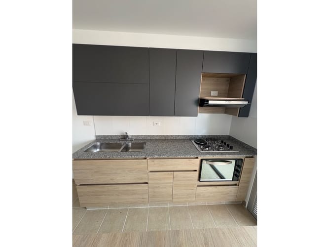 Apartamento de 3 alcobas en venta en Chipre, Rionegro, 80 m² · foto 4 de 17