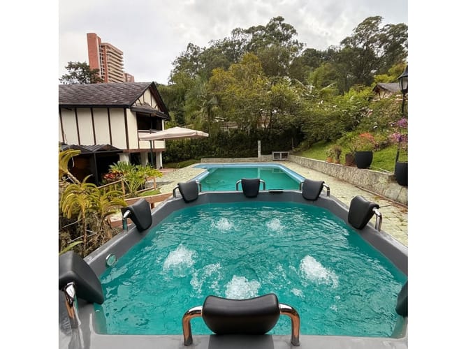 Casa de 6 alcobas en venta en El Poblado, Medellín, 800 m² · foto 3 de 24
